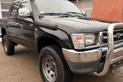 Toyota Hilux 327.000 km 16.800 &euro; Kiel 24146