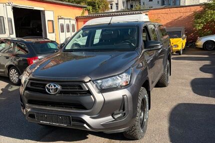 Toyota Hilux 93.800 km 32.750 &euro; Kiel 24116