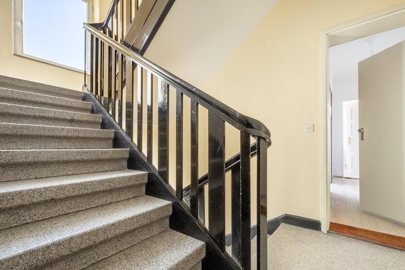 Großzügige 2-Zi DG-Wohnung, zentral gelegen mit großem Gem.Garten