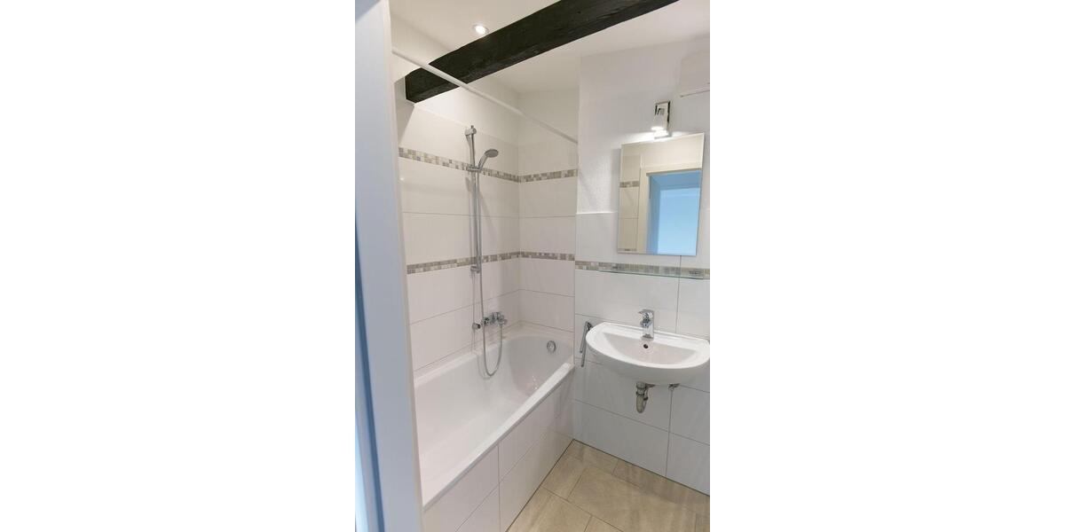 Dachgeschoßwohnung Kiel Südfriedhof - 3 Zimmer, 70 m&sup2;, 960&euro; | Angebot:26386758