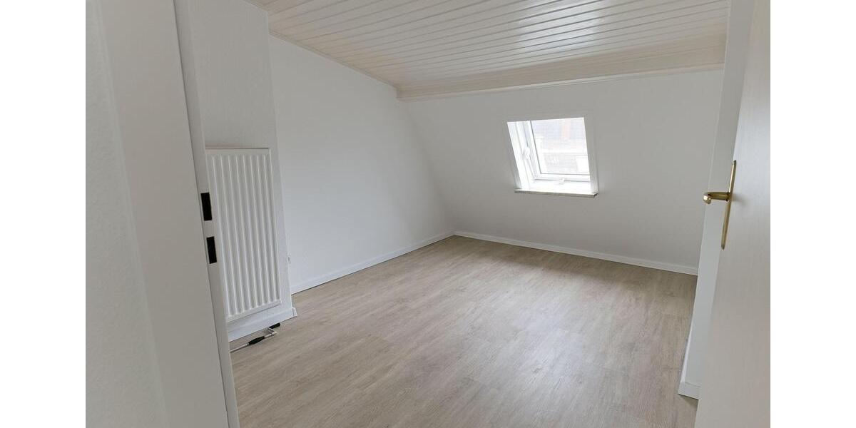 Dachgeschoßwohnung Kiel Südfriedhof - 3 Zimmer, 70 m&sup2;, 960&euro; | Angebot:26386758