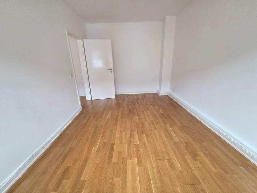 Direkt einziehen!! 2 Zimmer + separate Küche mit Einbauküche + Tageslichtbad mit Wanne 2 zimmer