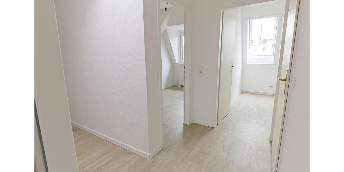 Dachgeschoßwohnung Kiel Südfriedhof - 3 Zimmer, 70 m&sup2;, 960&euro; | Angebot:26386758
