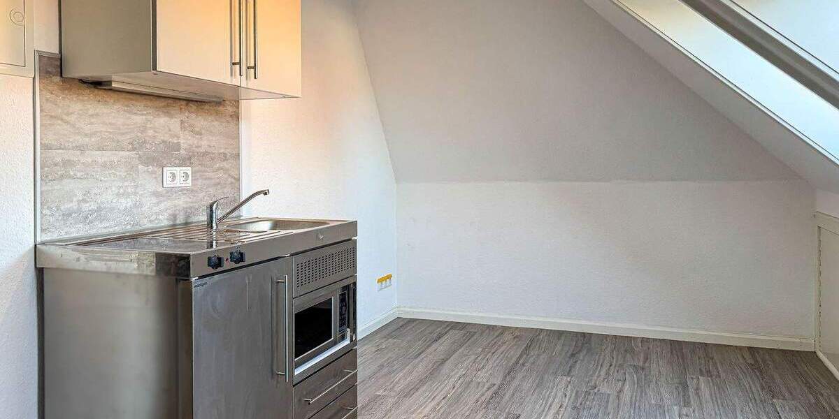 Kiel nahe UKSH - vermietete 2-Zimmer-ETW mit freiem Studentenzimmer im Dachgeschoss 2 zimmer