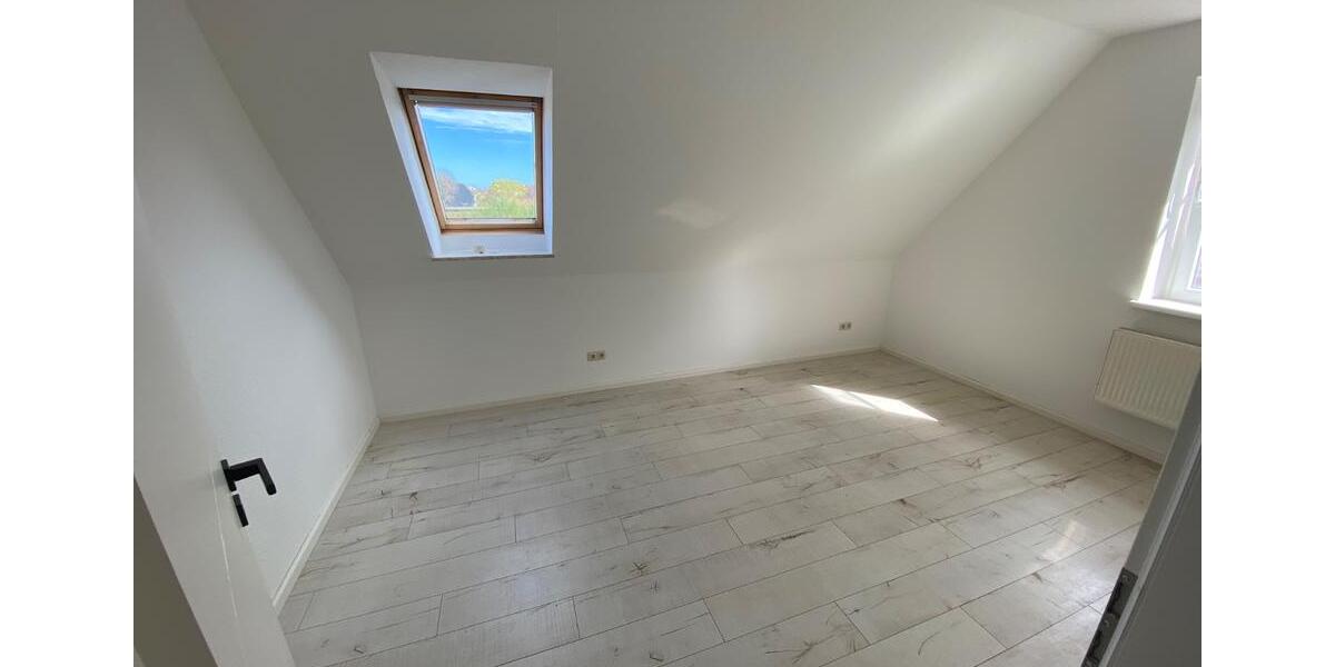 Dachgeschoßwohnung Hohenfelde - 4 Zimmer, 95 m&sup2;, 1.300&euro; | Angebot:25976380