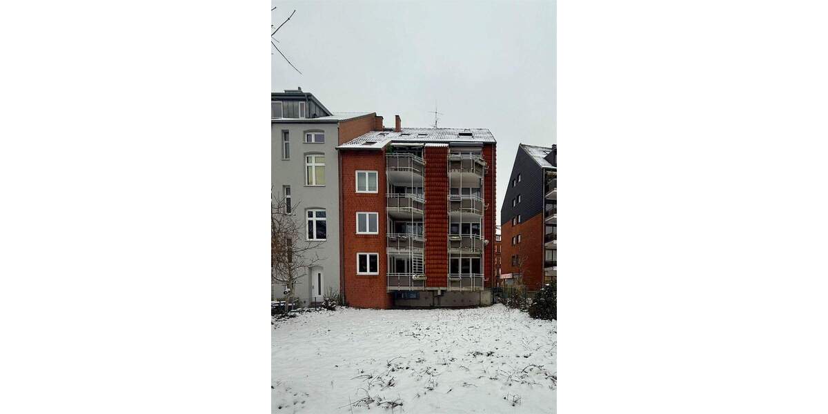 Renovierte 2-Zimmer-Whg. mit neuer EBK, Balkon u. TG-Stellplatz in Top-Lage Holtenauer Straße 2 zimmer