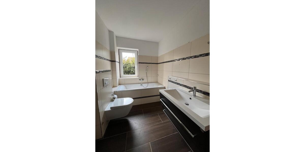 Etagenwohnung Hohenfelde - 4 Zimmer, 105 m&sup2;, 1.400&euro; | Angebot:25287017