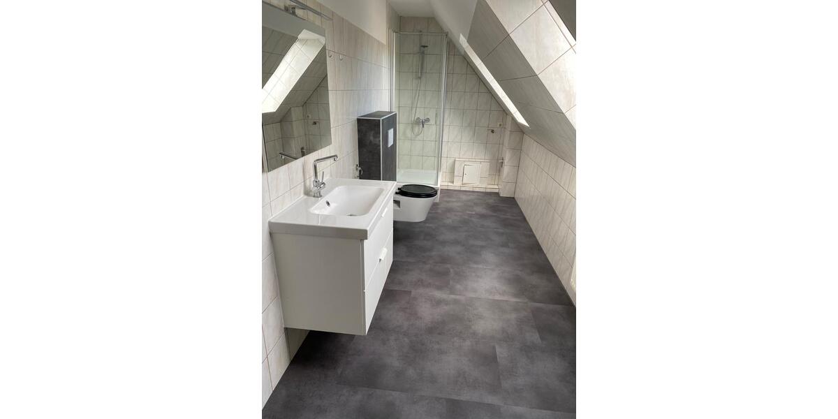 Dachgeschoßwohnung Hohenfelde - 4 Zimmer, 95 m&sup2;, 1.300&euro; | Angebot:25976380