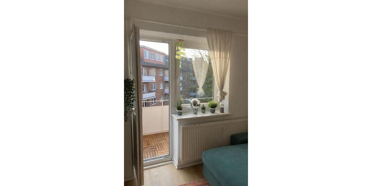 Saniert mit EBK und Süd-Balkon: Bestlage mit 3-Zimmer 3 zimmer