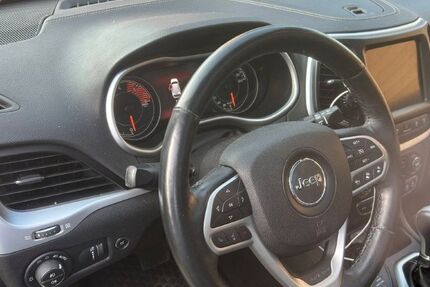 Jeep Cherokee 86.000 km 18.999 &euro; Lindhöft 24214