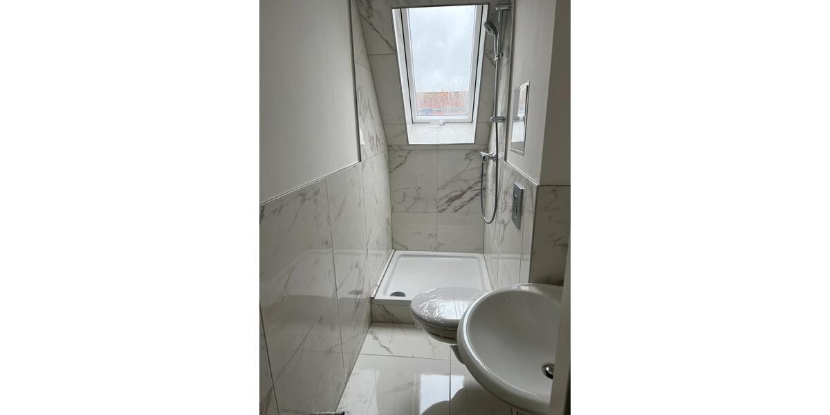 3 Zimmer Dachgeschoss Wohnung zu vermieten in Neumünster 3 zimmer