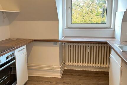 Gemütliche Dachgeschosswohnung mit Wannenbad zimmer