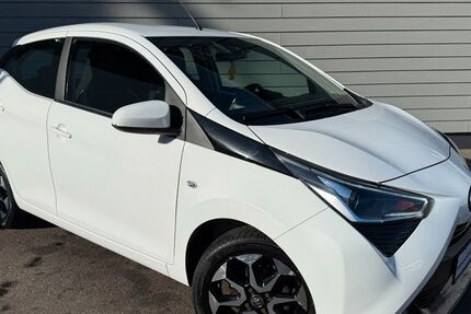 Toyota Aygo (X) 96.394 km 9.400 &euro; Neumünster 24536