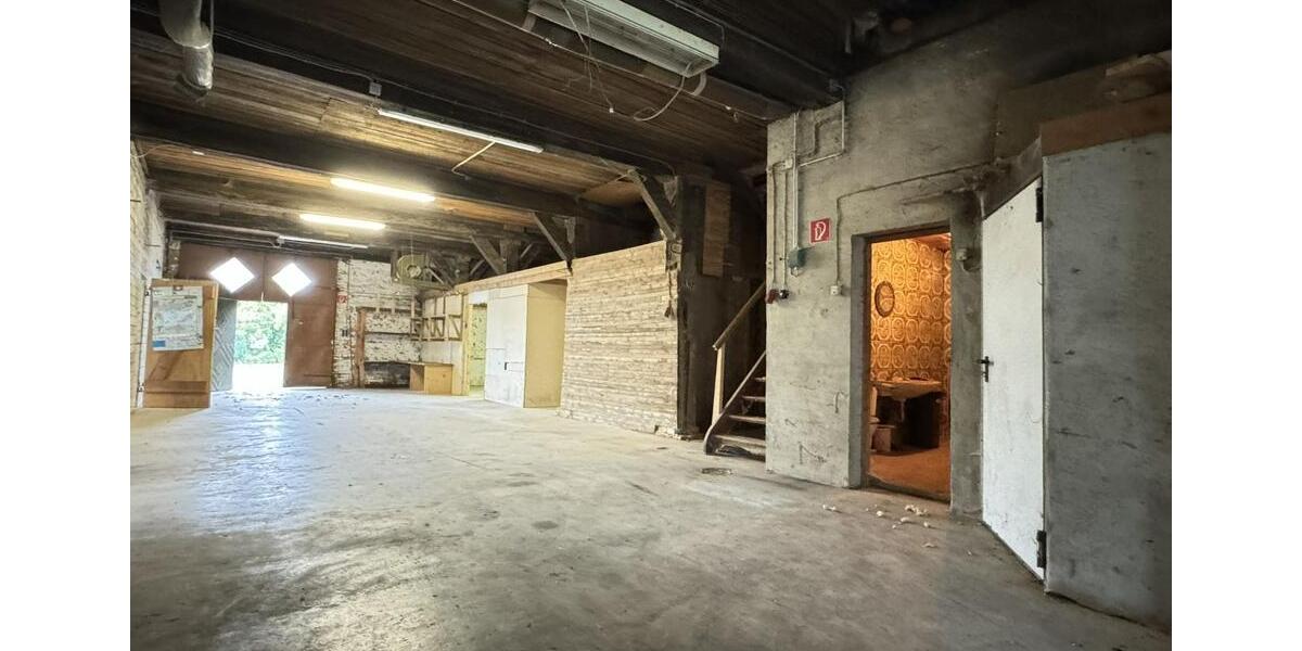 Gewerbehalle im Kreis Plön zu vermieten || Lütt Immobilien Kiel zimmer