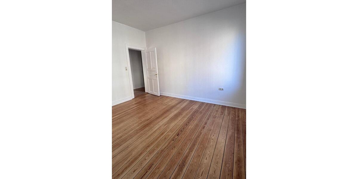 2 Zi Whg,Ravensberg Balkon Terrasse Holzboden EBK, Waschmasch Ceranherd 2 zimmer