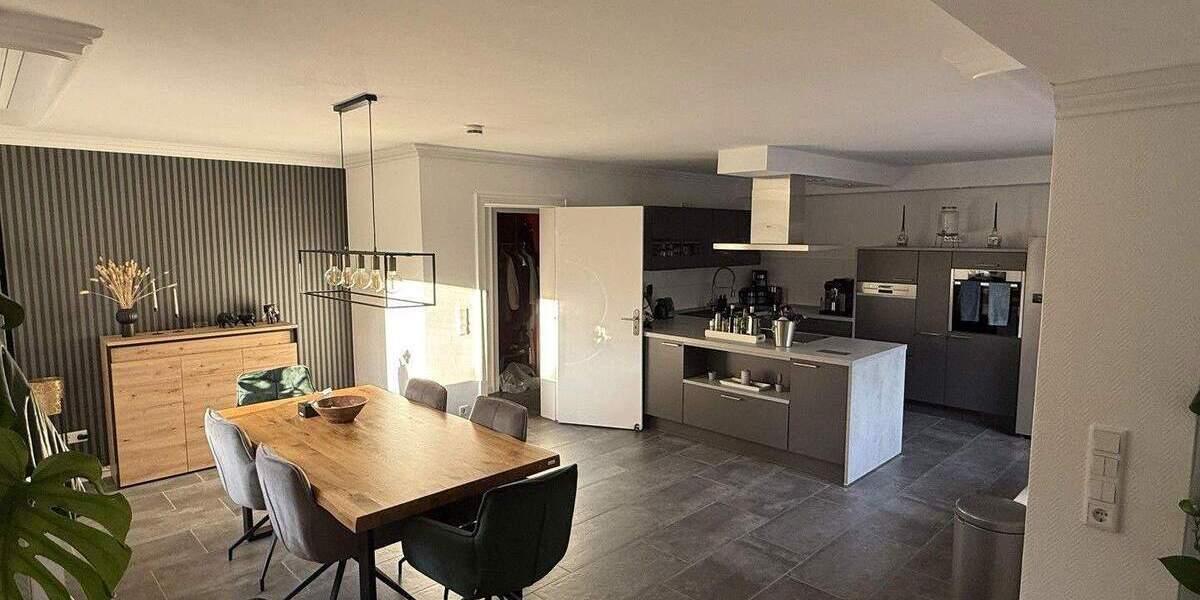 Doppelhaushälfte Neumünster Innenstadt - 5 Zimmer, 125 m&sup2;, 389.000&euro; | Angebot:25728329
