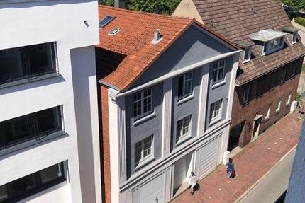 Mehrfamilienhaus direkt am HBF Neumünster. Faktor 14 15 zimmer