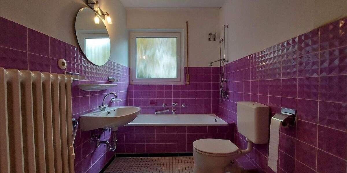 Geräumiges Einfamilienhaus mit Vollkeller, Garten und Doppelgarage auf großem Grundstück 3 zimmer