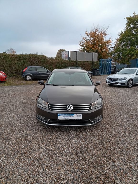 VW Passat 144.000 km 7.569 € Kiel 24146