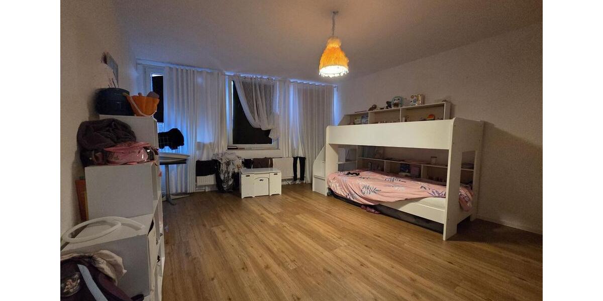 Attraktive 4-Zimmer Stadtwohnung - vis-á-vis der Nikolaikirche 4 zimmer