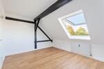 Großzügige 2-Zi DG-Wohnung, zentral gelegen mit großem Gem.Garten