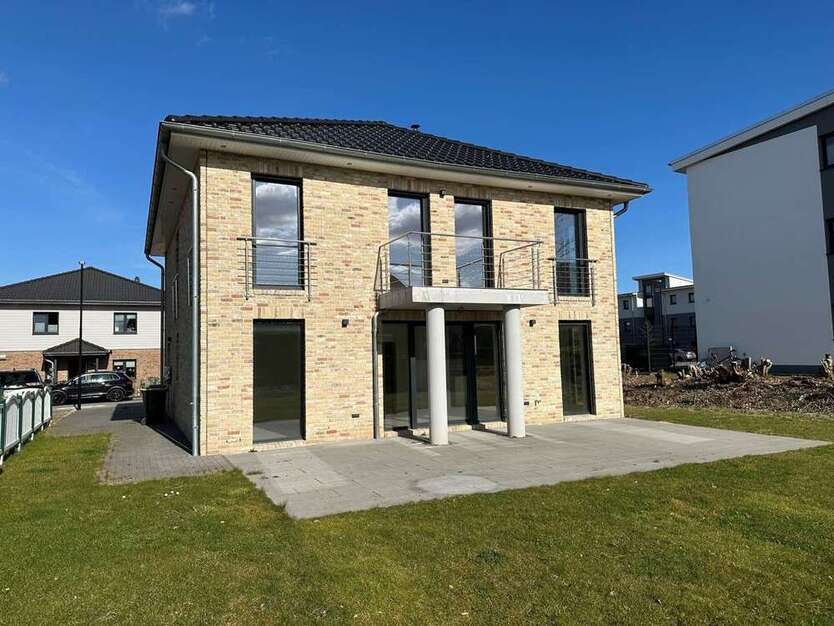Haus zum Kaufen in Laboe 829.000 € 180 m²