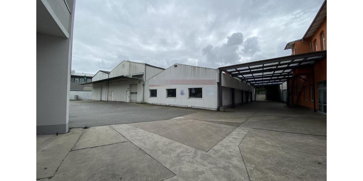 Lagerhalle mit Hochregalen - Lütt Immobilien zimmer