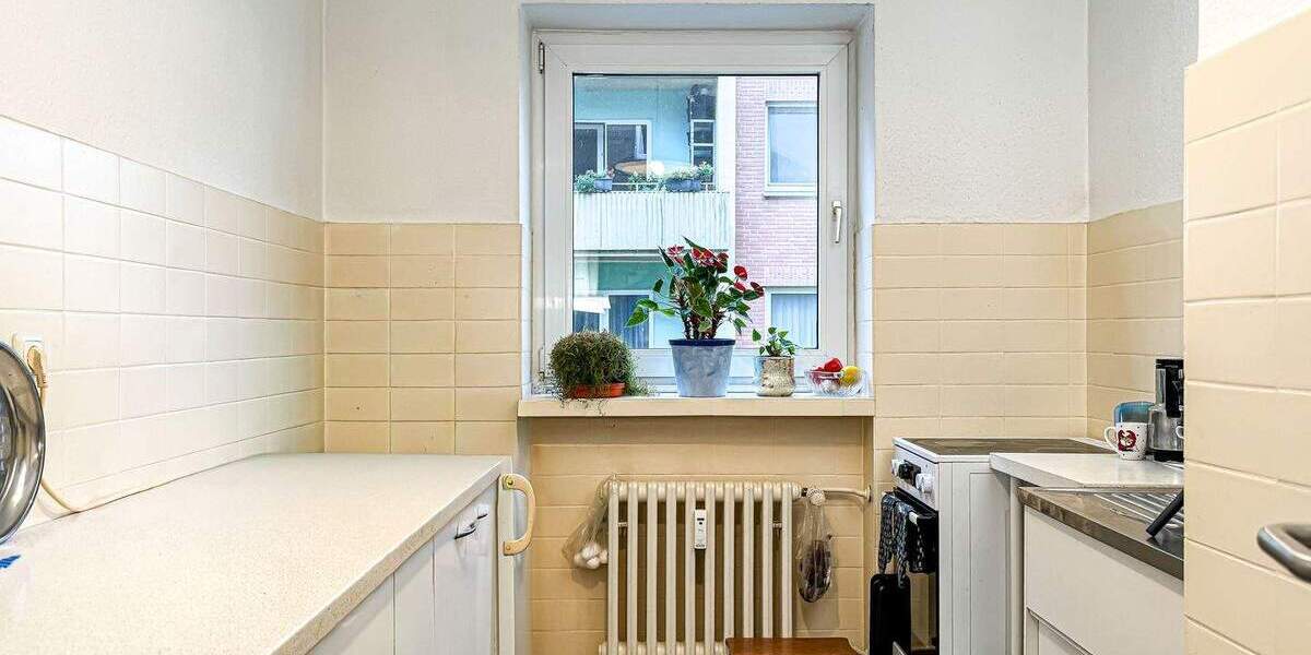 Kiel nahe UKSH - vermietete 2-Zimmer-ETW mit freiem Studentenzimmer im Dachgeschoss 2 zimmer