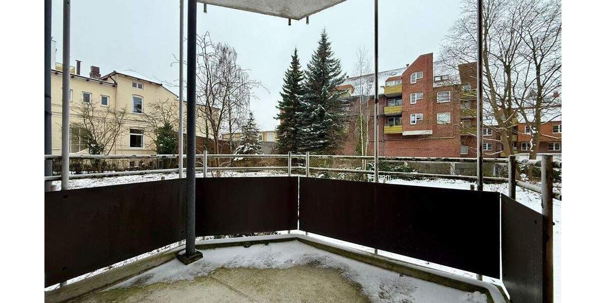 Renovierte 2-Zimmer-Whg. mit neuer EBK, Balkon u. TG-Stellplatz in Top-Lage Holtenauer Straße 2 zimmer