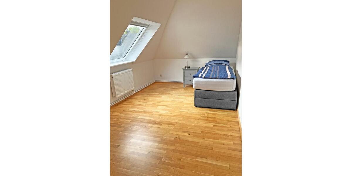 Dachgeschoßwohnung Laboe - 4 Zimmer, 75 m&sup2;, 1.250&euro; | Angebot:24352747