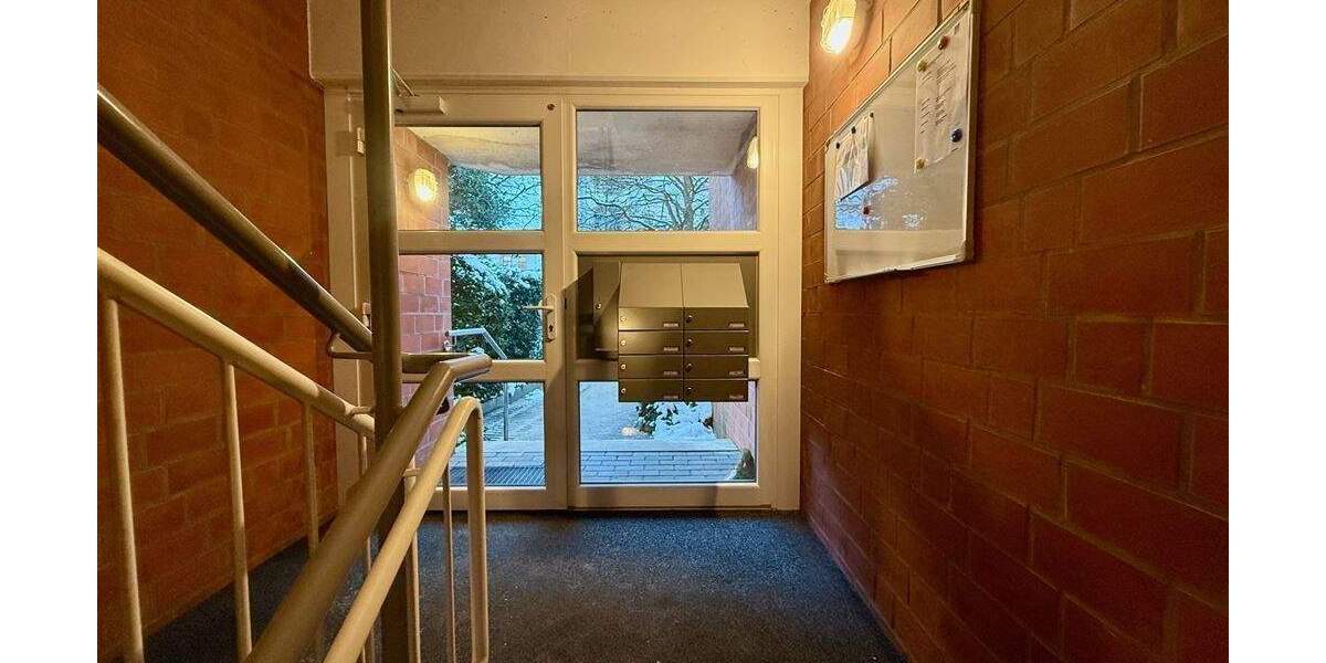 Renovierte 2-Zimmer-Whg. mit neuer EBK, Balkon u. TG-Stellplatz in Top-Lage Holtenauer Straße 2 zimmer