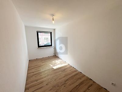 MODERNISIERT, ZENTRAL MIT SÜDBALKON - Erdgeschoßwohnung Neumünster | Angebot:27082256