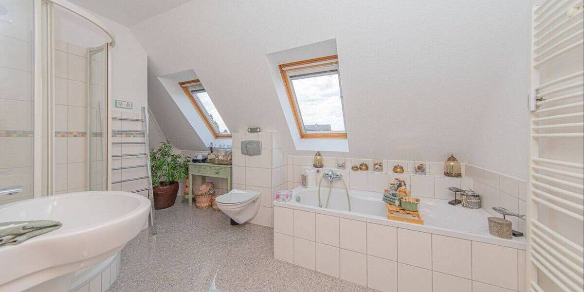 Mehrfamilienhaus, Wohnhaus Büdelsdorf - 7 Zimmer, 268 m&sup2;, 379.000&euro; | Angebot:26585387