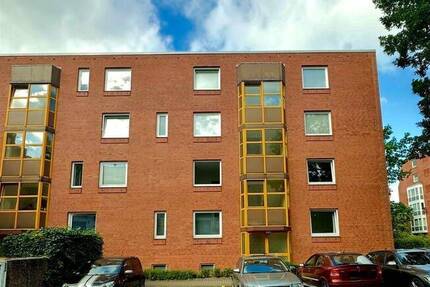 Zentrale 2-Zimmer-Whg. mit Balkon u. Stellplatz Adalbertstr. Kiel-Wik