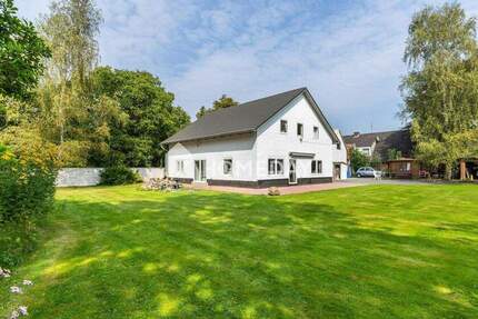 Haus Rendswühren - 6 Zimmer, 220 m&sup2;, 420.000&euro; | Angebot:25677368