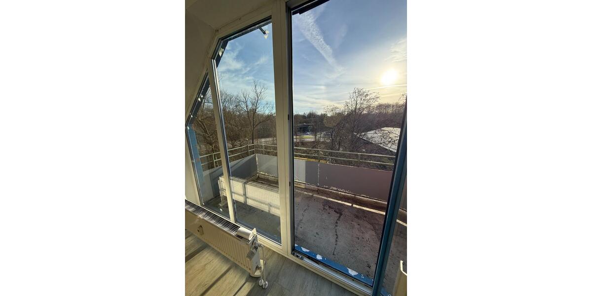 Dachgeschoßwohnung Kiel Ellerbek - 3 Zimmer, 70 m&sup2;, 899&euro; | Angebot:25380666