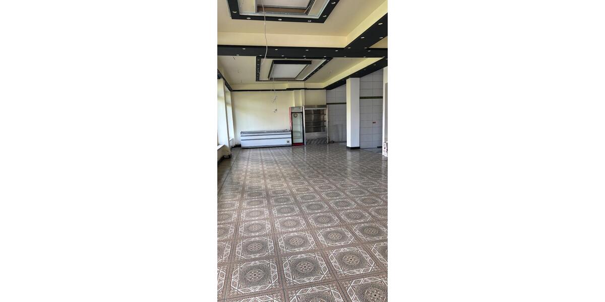 Gewerberäume mit lichtdurchflutetem Schaufenster zimmer