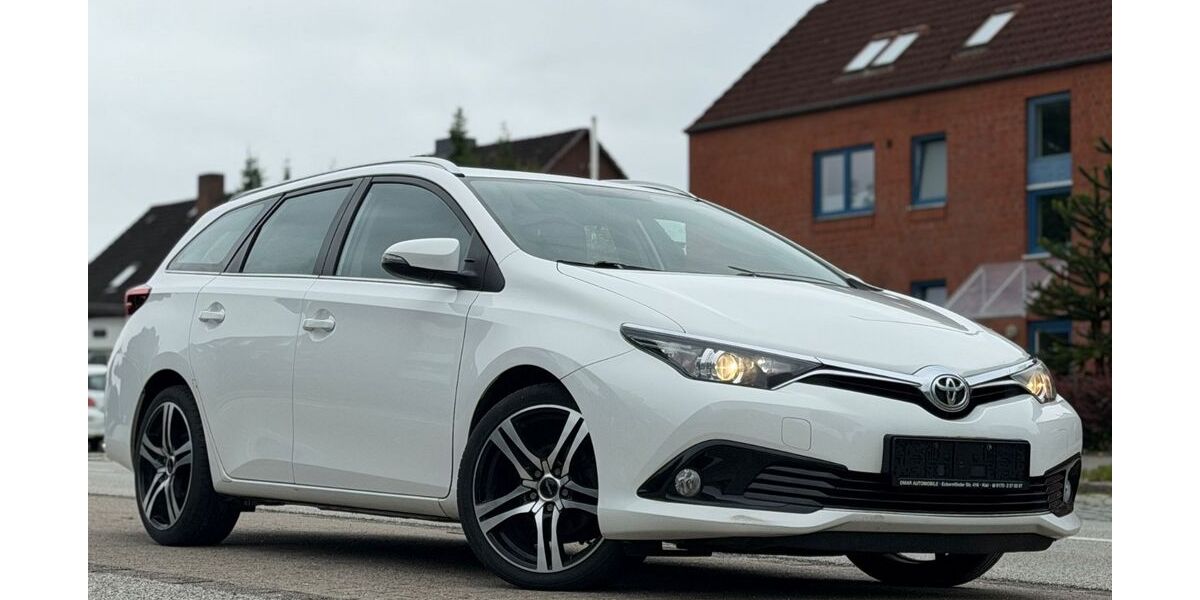 Toyota Auris 212.000 km 6.599 &euro; Kiel OT Suchsdorf 24107