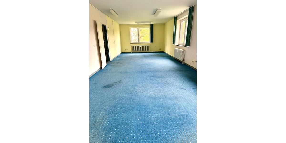 Renovierte Gewerbefläche für Büro oder Praxisnutzung zimmer