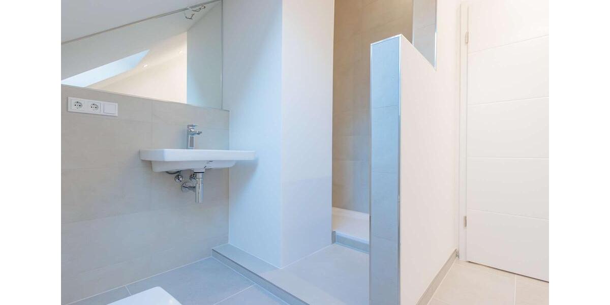 Dachgeschoßwohnung Kiel - 2 Zimmer, 85 m&sup2;, 1.615&euro; | Angebot:25397518