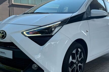 Toyota Aygo (X) 96.404 km 9.900 &euro; Neumünster 24536