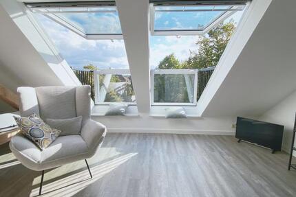 + MÖBLIERTE 2 ZI. DACHWOHNUNG + AB FEB. + nahe UNI & WASSER + 2 zimmer