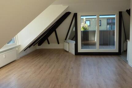 Preetz, indiv.exkl. 2 Zi.-DG-Wohnung, Erstbezug nach Renov.San. 2 zimmer