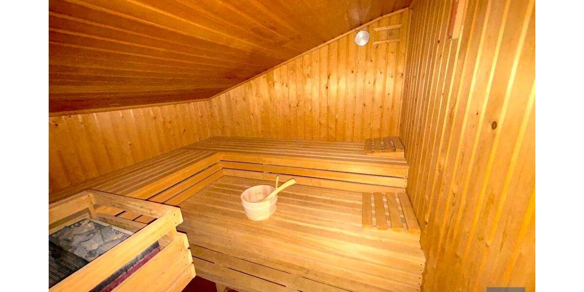 Etagenwohnung Kiel Altstadt - 3 Zimmer, 160 m&sup2;, 2.100&euro; | Angebot:23434051