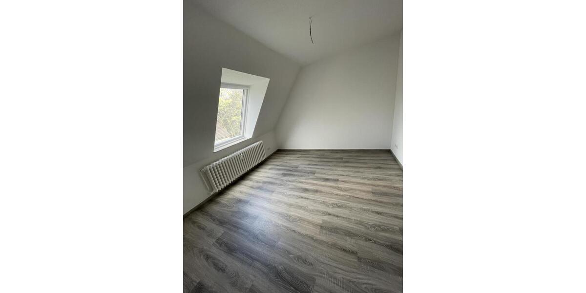 Dachgeschoßwohnung Kiel Gaarden-Ost - 2.5 Zimmer, 43 m&sup2;, 439&euro; | Angebot:26652629