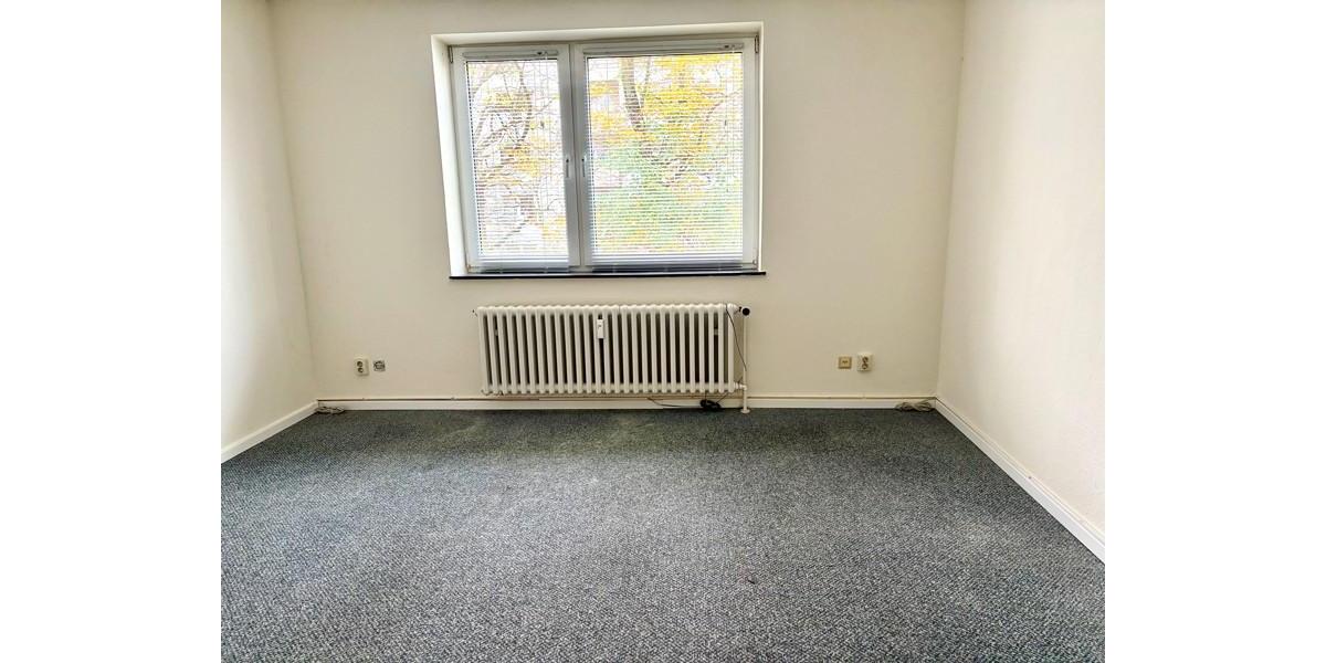 Renovierte Gewerbefläche für Büro oder Praxisnutzung zimmer