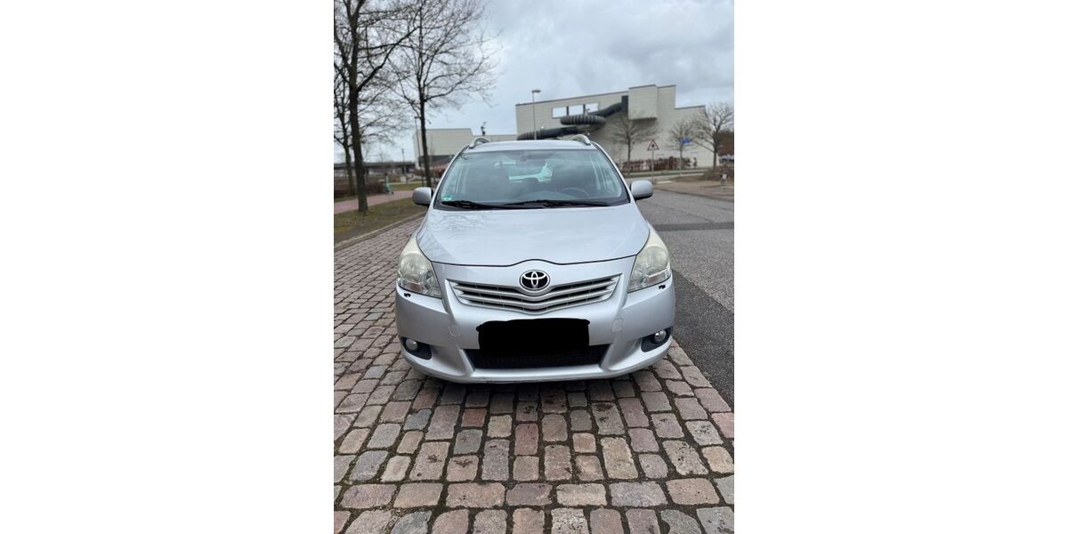 Toyota Verso 260.000 km 4.699 &euro; Kiel 24143