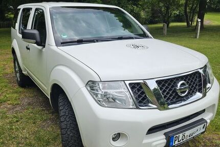 Nissan Pathfinder 93.500 km 15.900 &euro; Brodersdorf 24235