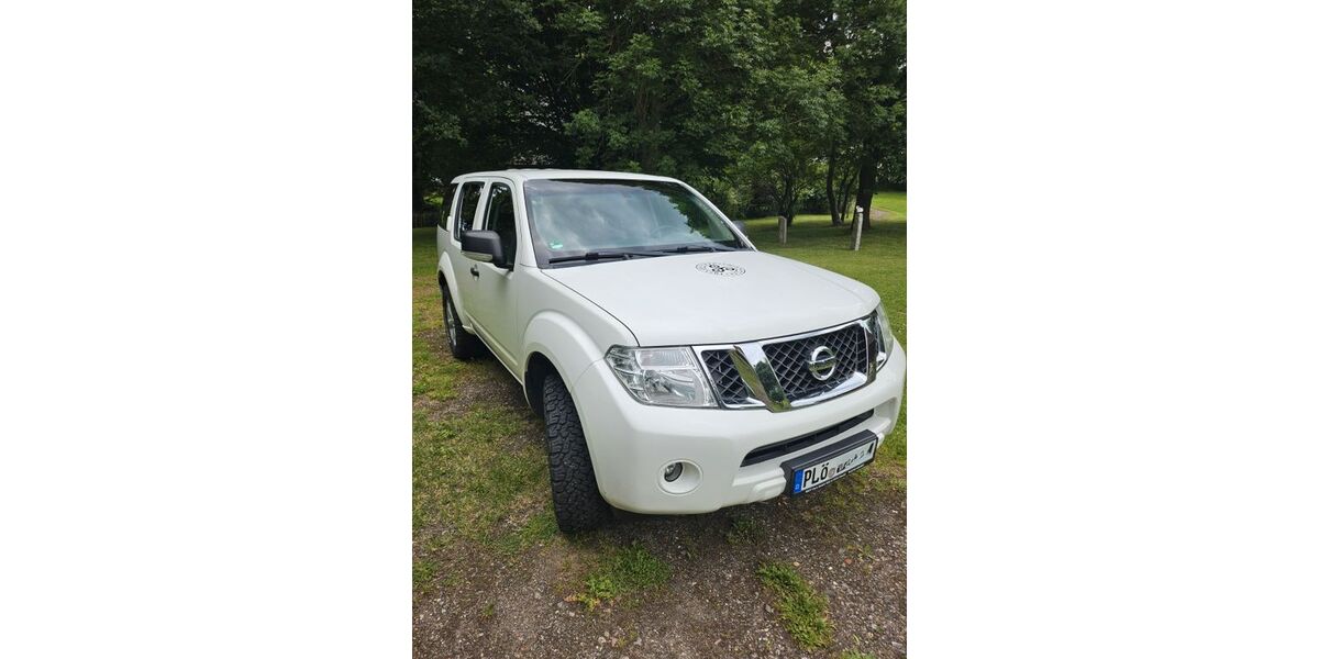 Nissan Pathfinder 93.500 km 15.900 &euro; Brodersdorf 24235