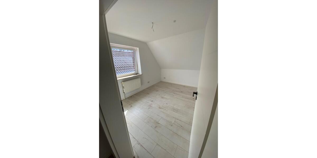 Dachgeschoßwohnung Hohenfelde - 4 Zimmer, 95 m&sup2;, 1.300&euro; | Angebot:25976380